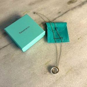 🛍 Authentic 🛍 Tiffany & Co Interlocking Ring Necklace 17 Inch